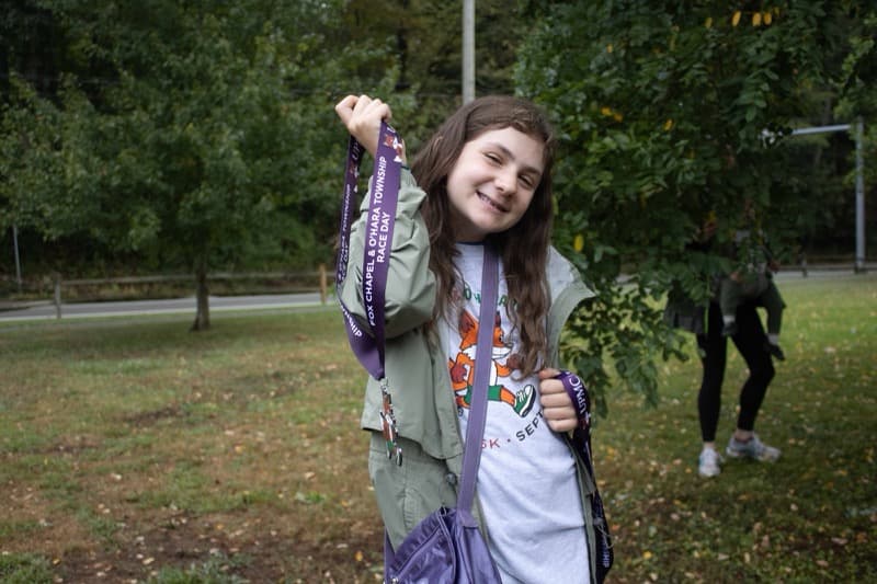 Volunteers helping at the Fox Chapel 5K hydration station